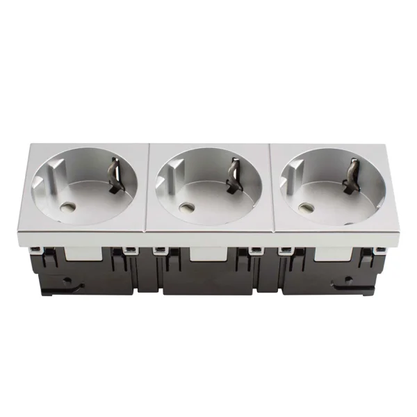 SYSWALL45 SCHUKO-Steckdose 3fach V1